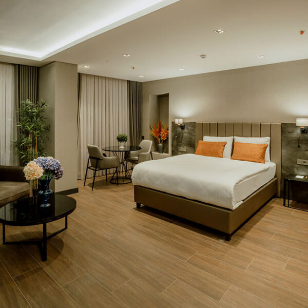 Cornersuit0a 600x600